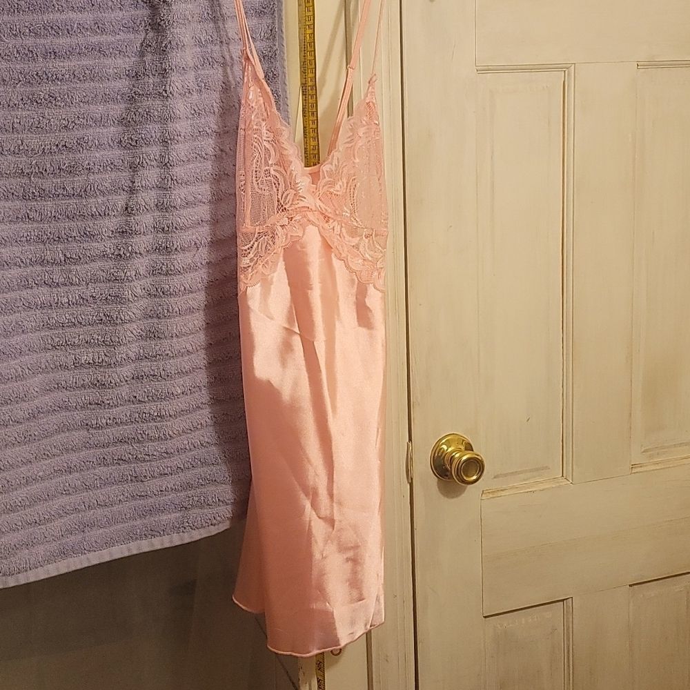 Nwot, Intimate Apparell, no brand, Sz lg. Satin Pink/ lace top. 💗